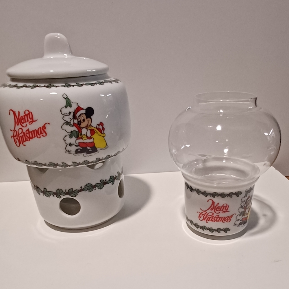 EUC Vintage 2 Piece Set Disney Christmas Themed Candle Decor